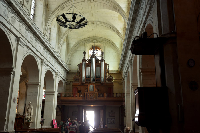 Eglise Richelieu / FRANCE 