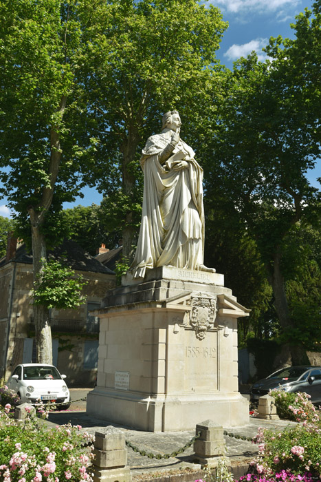 Standbeeld Kardinaal Richelieu Richelieu / FRANKRIJK 