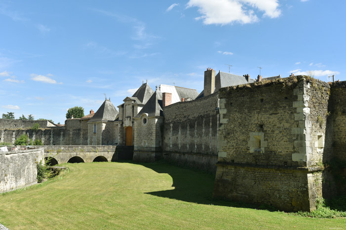 Enceinte de Ville Nord Richelieu / FRANCE 