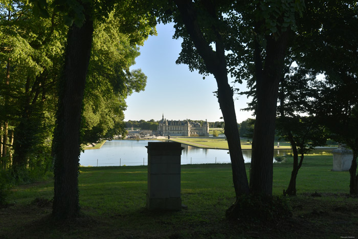 Zicht op Kasteel van Chantilly Chantilly / FRANKRIJK 