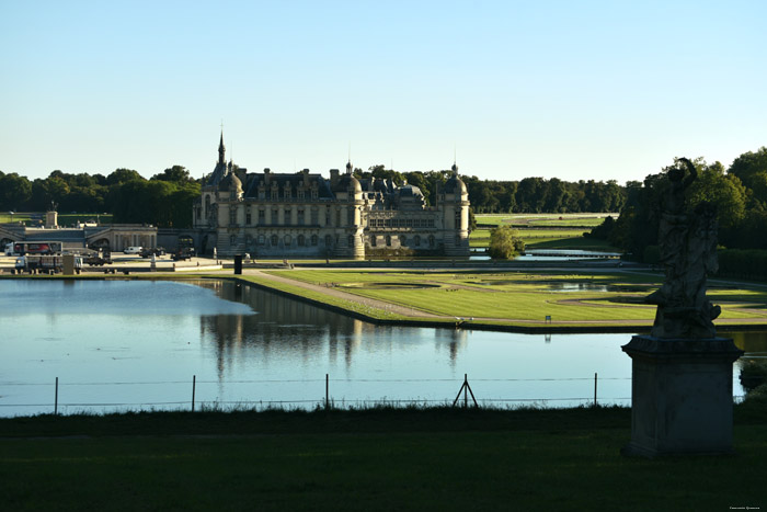 Zicht op Kasteel van Chantilly Chantilly / FRANKRIJK 