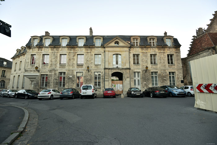 Building - Jacques Joly Room Senlis / FRANCE 