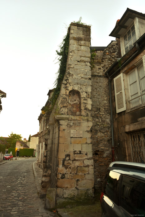 Gall-Roman City Wall Senlis / FRANCE 