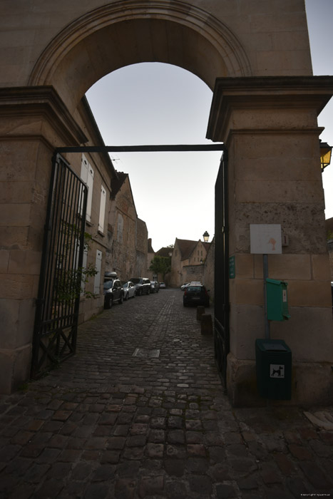 Building Senlis / FRANCE 