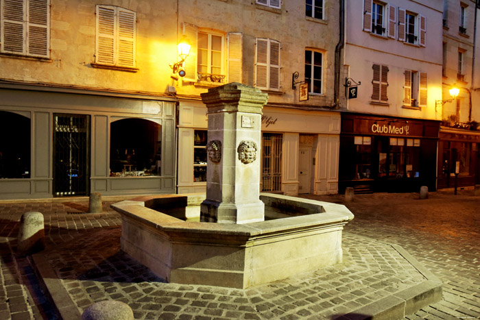 Fontaine - la Source Blanche Senlis / FRANCE 