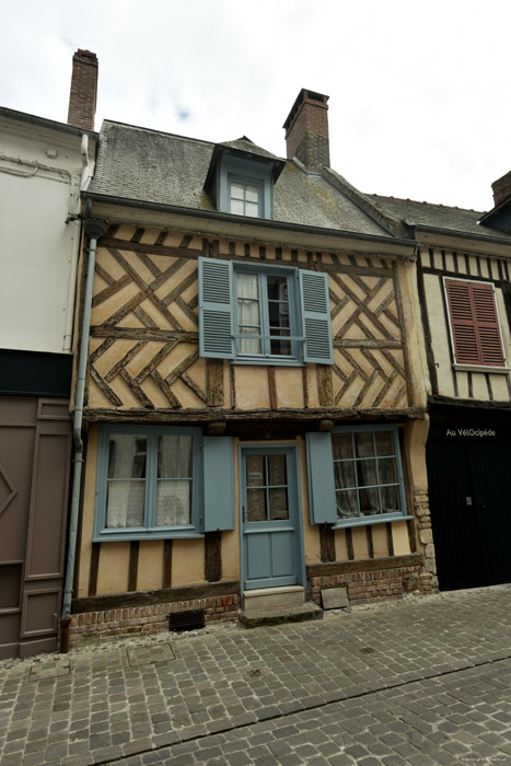 House with Timber Framing Saint-Valry-sur-Somme / FRANCE 