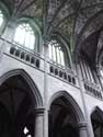 Onze-Lieve-Vrouwekerk HUY in HOEI / BELGIË: Zicht op arcade, triforium en lichtbeuk