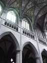 Onze-Lieve-Vrouwekerk HUY in HOEI / BELGI: Zicht op arcade, triforium en lichtbeuk