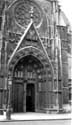 Onze-Lieve-Vrouw-ter-Zavelkerk BRUSSEL-STAD in BRUSSEL / BELGI: Deze foto van het portaal uit 1938 werd ons door Pim Vermeulen bezorgd