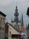 Onze-Lieve-Vrouwekerk AARSCHOT / BELGI: Zicht van op de Grote Markt