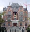 Cooremans instituut BRUSSEL-STAD in BRUSSEL / BELGI: Voorgevel van op plein (oosten)