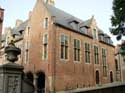 Groot Begijnhof LEUVEN foto: Huis aan inkom