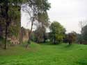 Kasteel en donjon van Walhain (te Walhain-Saint-Paul) WALHAIN / BELGIË: Duidelijk zichtbare resten van de slotgracht