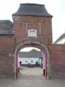 Ferme du Gaitti CHAUMONT-GISTOUX foto: Schuur links