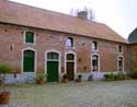 Ferme GREZ-DOICEAU in GRAVEN / BELGI: Detail binnenkoer