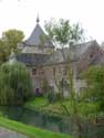 Chteau de Grez-Doiceau GREZ-DOICEAU in GRAVEN / BELGI: Overzicht vanuit poort