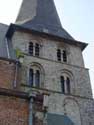 Sint-Genovevakerk (Zepperen) SINT-TRUIDEN / BELGIË: Detail van de romaanse toren met rondboogvensters met deelzuiltjes.
