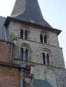 Sint-Genovevakerk (Zepperen) SINT-TRUIDEN foto: Detail van de romaanse toren met rondboogvensters met deelzuiltjes.