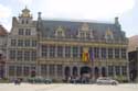 Lakenhal TOURNAI in DOORNIK / BELGI: Vanop Grote Markt