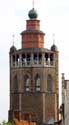 Jeruzalemkerk BRUGGE / BELGIË: Toren met bovenaan de bol die de wereld symboliseert.