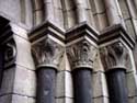 Collegiale Sint-Jacobuskerk LIEGE 1 in LUIK / BELGI: Detail van het romaanse portaal in de westbouw