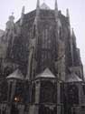 Collegiale Sint-Jacobuskerk LIEGE 1 / LUIK foto: Koor met straalkapellen in de sneeuw