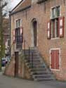 Vroegere gemeentehuis Haasdonk BEVEREN / BELGIË: Inkom met dubbele bordestrap