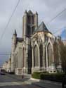 Sint-Niklaaskerk GENT / BELGIË: Zicht op het koor met daarrond straalkapellen.