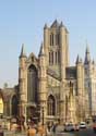 Sint-Niklaaskerk GENT foto: Overzicht met het schip, transept en vieringtoren. Merk het voor die tijd gedurfde spitsboogvenster op.