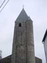 Sint-Laurentiuskerk (te Goetshoven) TIENEN / BELGI: De westertoren in laatromaanse stijl dateert van ongeveer 1200