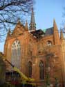 Sint-Walburgakerk VEURNE foto: Westkant van de kerk.