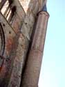 Onze-Lieve-Vrouwekerk DAMME / BELGIË: Traptoren die de toren flankeert en de stenen wenteltrap bevat langs deweleke je de toren kunt beklimmen.