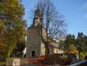 Sint-tiennekerk van Waha MARCHE-EN-FAMENNE foto: Overzicht met vooraan de eeuwenoude lindeboom.