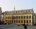 Stadhuis KORTRIJK / BELGI: Zicht vanop de Grote Markt