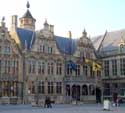 Stadhuis VEURNE foto: Overzicht vanop de Grote Markt