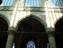 Sint-Jacobskerk ANTWERPEN 1 (centrum) in ANTWERPEN / BELGIË: De pilaren van de middenbeuk met de gotische spitsbogen en daarboven een pseudo triforium dat herleid werd tot een kleine borstwering.