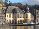 Stadhuis DINANT foto: Overzicht met hoektoren en grote erker