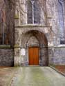 Sint-Martinuskerk KORTRIJK / BELGI: Een van de oude spitsboogportelen, overblijfles van de 13e eeuwse kerk.