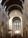 Sint-Amanduskerk ROESELARE / BELGI: Foto van het schip met houten tongewelf.