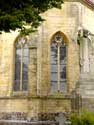Sint-Trudokerk PEER foto: Gotisch koor in mergelsteen met spitsboogvensters.
