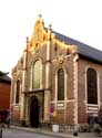Sint-Gillis binnen Dendermondekerk DENDERMONDE / BELGIË: De huidige, driebeukige kerk heeft een barokgevel, o.a. versierd door voluten, muurankers en natuurstenen steunberen die contrasteren met de bakstenen gevel, uit 1779-1780