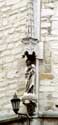 Vleeshuis DENDERMONDE / BELGIË: De traptoren werd versierd met een mariabeeld onder een gotisch of neogotisch baldakijn.