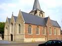 Sint-Machariuskerk LAARNE foto: Deze driebeukige Sint-Macariuskerk is van het hallenkerk-type en is laatgotisch. De vieringtoren uit Balegemse steen dateert echter nog uit de 15e eeuw. 