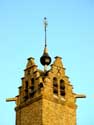 Oud stadhuis LO-RENINGE / BELGI: Toren van het belfort met trapgevels en galmgaten.