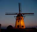 Witte Molen Roksem OUDENBURG / BELGI: Molen met avondlijke verlichting.