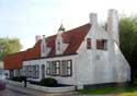 Hoeve in dorpscentrum Oostkerke DAMME / BELGI: 