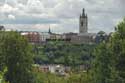 Stadszicht met belfort THUIN / BELGI: 