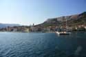 Vue sur Baska depuis bteau Baka / CROATIE: 