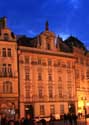 Gebouw met standbeeld Praag in PRAAG / Tsjechi: 