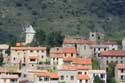 Vue de village Cucugnan / FRANCE: 